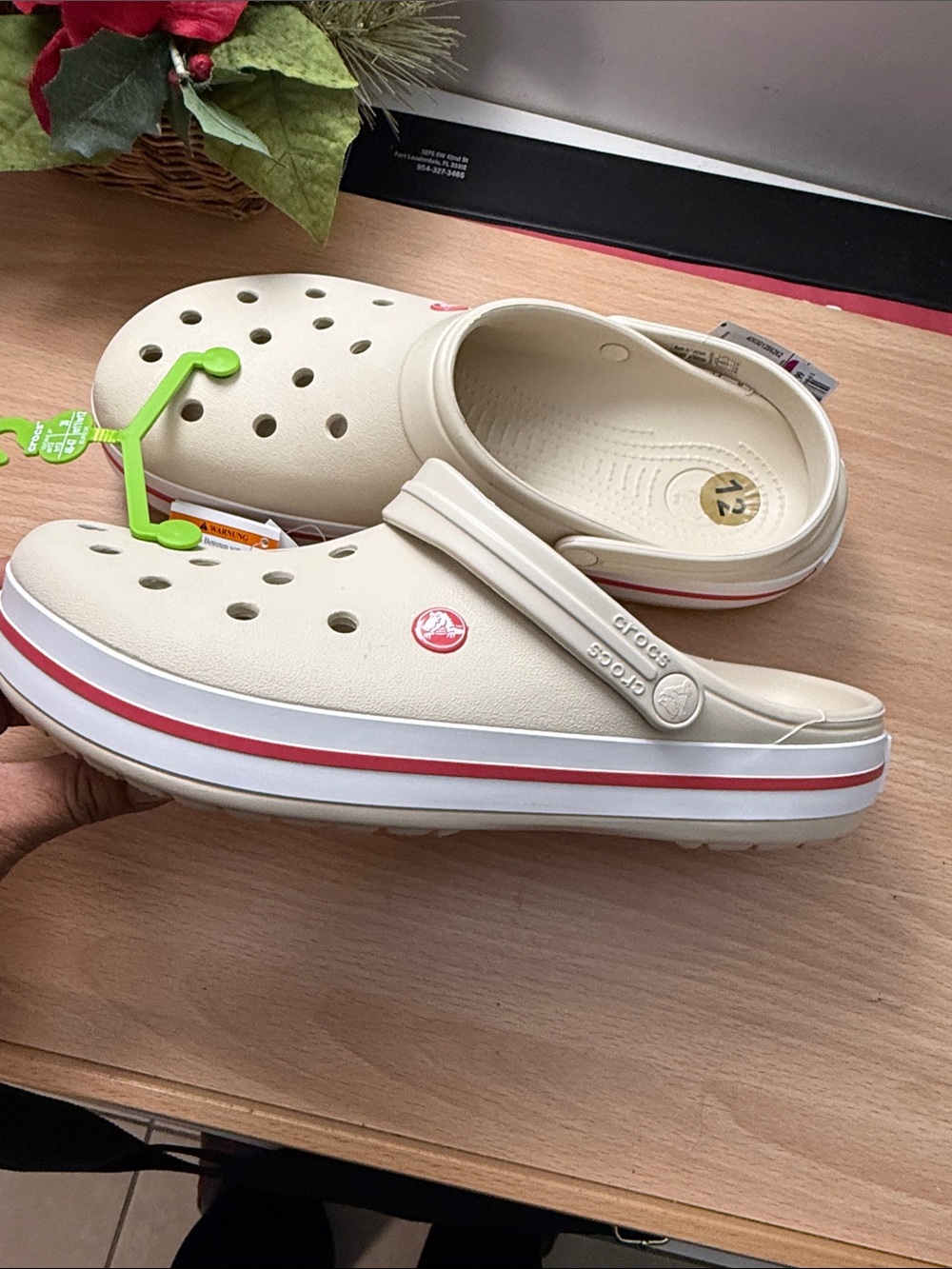 NWT CROCS  Man Classic Clog in Cream with Pink Accent